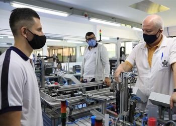 Empresarios alertan sobre alza del 105% en costos por contrato de aprendizaje