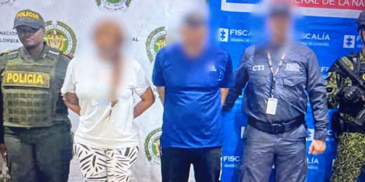 Capturan en Buenaventura a pareja que torturó a sus dos hijos de crianza: niña llegó al hospital con graves lesiones