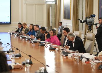 ¿Firmaron sin leer? Ministros de Petro en la mira por polémico decretazo