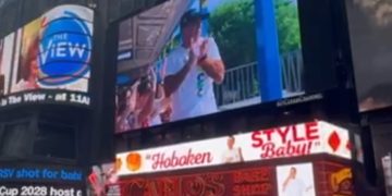 De Barranquilla para el mundo: proyección en Times Square anuncia el Foro de Desarrollo Local de la OCDE 2025