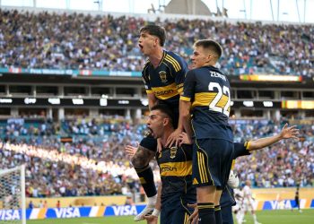 Otamendi apaga el ímpetu de Boca en su debut mundialista