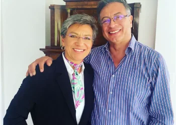 Claudia López “botó el chupo” cuando le recordaron que votó por Petro