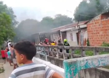 Cuatro niños y su madre sufren quemaduras en incendio de vivienda