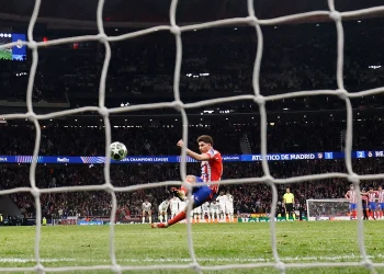 Cambios en la regla de penaltis: La IFAB permitirá repetir lanzamientos como el de Julián Álvarez