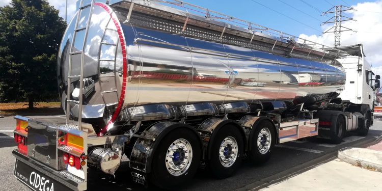 Explosión de camión cisterna deja tres muertos en Girón, Santander