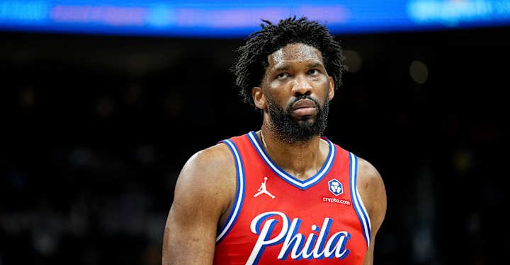 Joel Embiid rompe el silencio: “Sé quién traicionó al equipo, pero no lo diré”