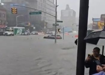 Emergencia por lluvias en Nueva York: estaciones de metro inundadas y más de 1.200 vuelos cancelados