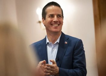 Senador Bernie Moreno advierte sobre “uso político” de la justicia en Colombia contra Álvaro Uribe