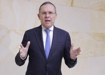 Corte Suprema abre investigación previa contra Efraín Cepeda por votación de la consulta popular