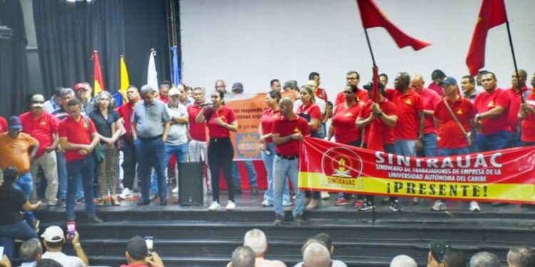 Suspenden evento en la Uniautónoma tras protesta de sindicatos que exigen presencia del ministro de Trabajo