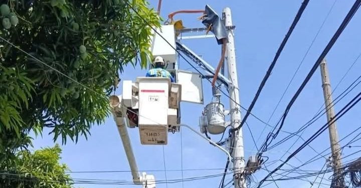 Empresa Air-e programa obras de mantenimiento en sectores del barrio Altos del Limón en Barranquilla
