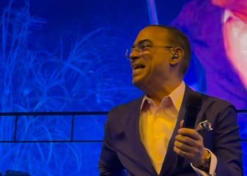 Gilberto Santa Rosa sorprende en concierto de Bad Bunny en Puerto Rico