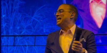 Gilberto Santa Rosa sorprende en concierto de Bad Bunny en Puerto Rico