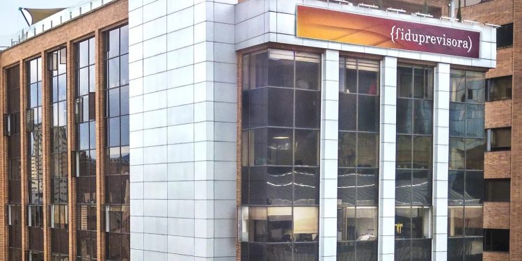 Piden intervención del presidente Petro ante “crisis estructural” en la salud del magisterio