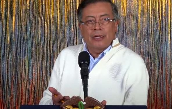 Petro mezcla crisis de salud, Hitler, hipopótamos y críticas a su gabinete en polémica alocución