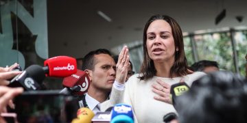 Miguel Uribe Turbay enfrenta nuevo proceso médico: su esposa pide acompañamiento y oraciones