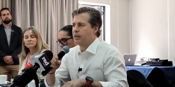 Juan Manuel Galán descarta alianza con el Pacto Histórico o la derecha y confirma su precandidatura presidencial