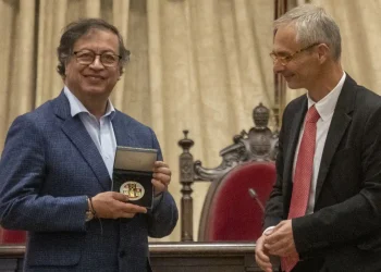 “Petro, el indeseado”: en España vuelven a pedir que le quiten medalla por llamar “genocidas” a los conquistadores