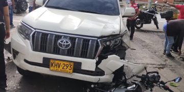 Aparatoso accidente genera caos vehicular y deja un motorizado herido en el norte de Barranquilla