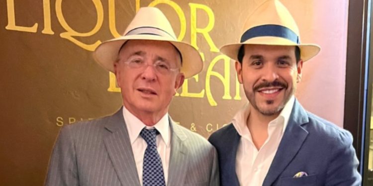 Abelardo De la Espriella no descarta a Álvaro Uribe como su fórmula vicepresidencial