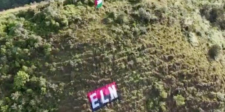 Hallan banderas del ELN y de Palestina en zona rural de Medellín; autoridades descartan riesgos