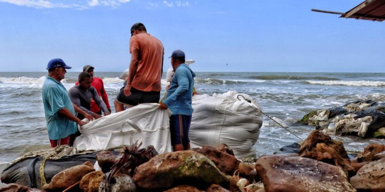 Comunidad de Santa Verónica logra que aprueben obras contra la erosión costera