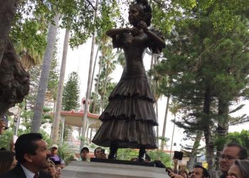 Quieren tumbar la estatua de Florinda Meza en su pueblo tras quedar “mal parada” por serie de Chespirito