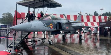Colombia evalúa compra de aviones Gripen de SAAB, exhibidos en Feria Aeronáutica de Rionegro