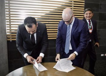 Gobierno colombiano firma acuerdo de confidencialidad para avanzar en compra de Monómeros