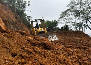 Ingenieros Militares restablecen paso tras deslizamiento en zona rural de Florencia, Caquetá