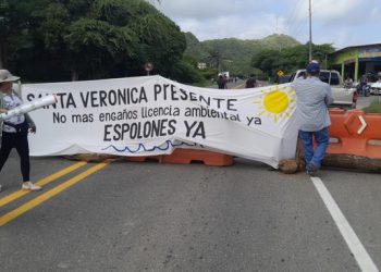Bloqueo en la Vía al Mar: Caseteros de Santa Verónica exigen soluciones frente a la erosión costera