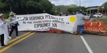 Bloqueo en la Vía al Mar: Caseteros de Santa Verónica exigen soluciones frente a la erosión costera