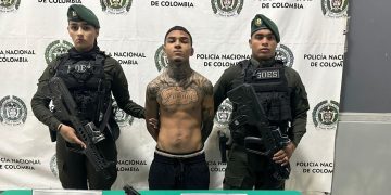 Plomo en La Esmeralda: un muerto, dos heridos y un menor armado entre los capturados