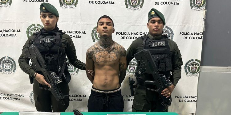 Plomo en La Esmeralda: un muerto, dos heridos y un menor armado entre los capturados