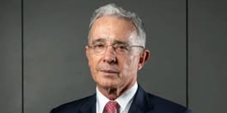 Álvaro Uribe Vélez, hallado culpable por soborno en actuación penal