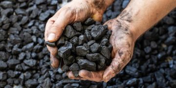 Gobierno colombiano prepara decreto para prohibir exportación de carbón a Israel