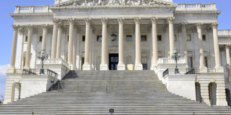 EE. UU. recorta a la mitad su ayuda a Colombia y desata críticas al gobierno Petro