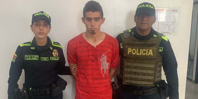 Tras persecución en Barranquilla capturan a tres por robo de taxi y ataque a la Policía