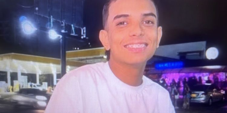 A tiros asesinan a joven mototaxista mientras comía en Maicao