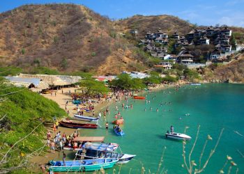 Procuraduría pide evaluar calidad del agua en playas de Santa Marta tras denuncias por brotes en bañistas