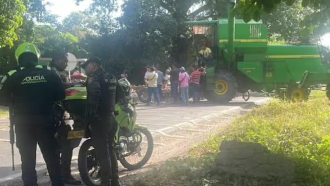 Arroceros mantienen bloqueo en el sur de La Guajira por crisis en el sector