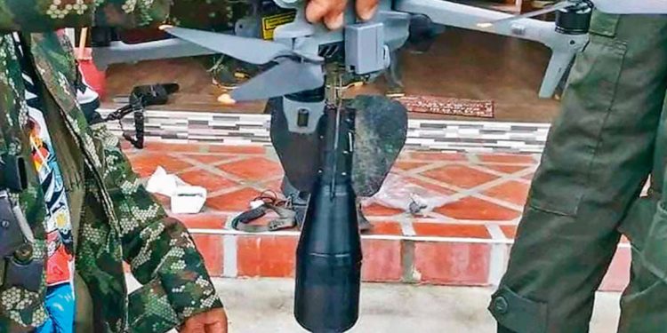 Disidencias de ‘Mordisco’ atacaron con drones a lancha de la Armada en el Cauca