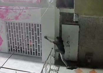 Roban luminarias y aire acondicionado en la Casa Shakira, en Lipaya