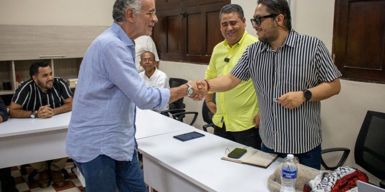 Gobierno de Eduardo Verano anuncia más cupos gratuitos para educación superior