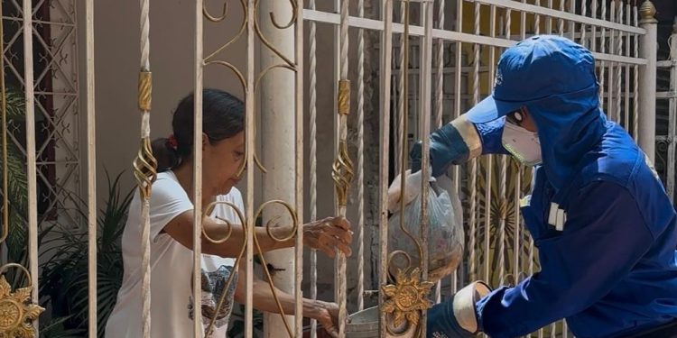 Callejoneros de Triple A, un servicio clave que garantiza la recolección de residuos y limpieza en zonas de difícil acceso