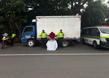 Policía captura a dos personas en la vía Sabanalarga a Palmar de Varela y recupera camión con mercancía robada