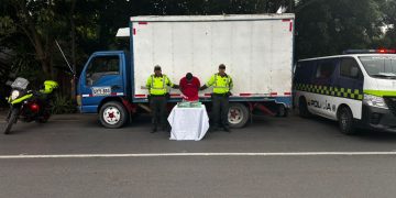 Policía captura a dos personas en la vía Sabanalarga a Palmar de Varela y recupera camión con mercancía robada