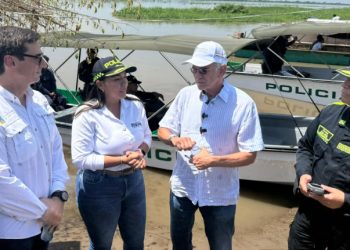 Gobernador Verano entrega dos lanchas a la Policía para fortalecer seguridad en municipios ribereños