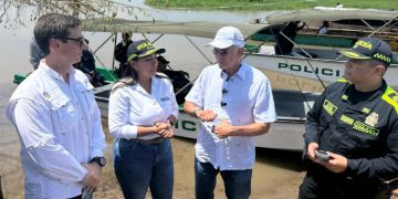 Gobernador Verano entrega dos lanchas a la Policía para fortalecer seguridad en municipios ribereños