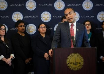 Juez federal bloquea orden de Trump que negaba ciudadanía por nacimiento